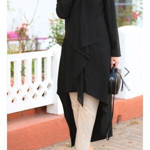 Annahariri After Frill high low black top